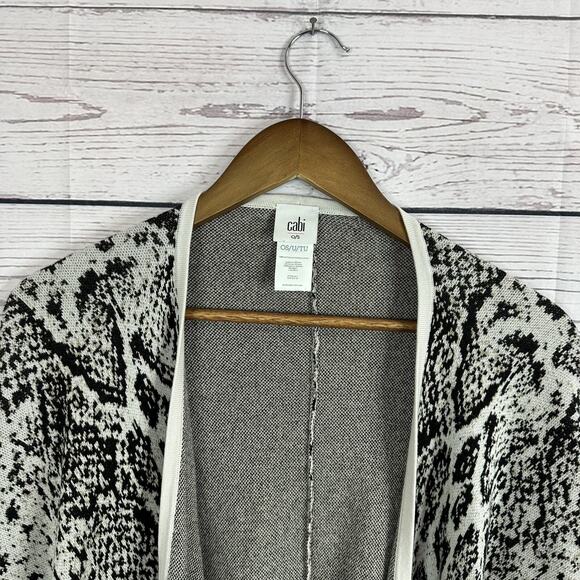 Cabi 4412 Serpent Wrap OS Gray Snake Print Knit Cape Python Sweater Stretch - Picture 2 of 12